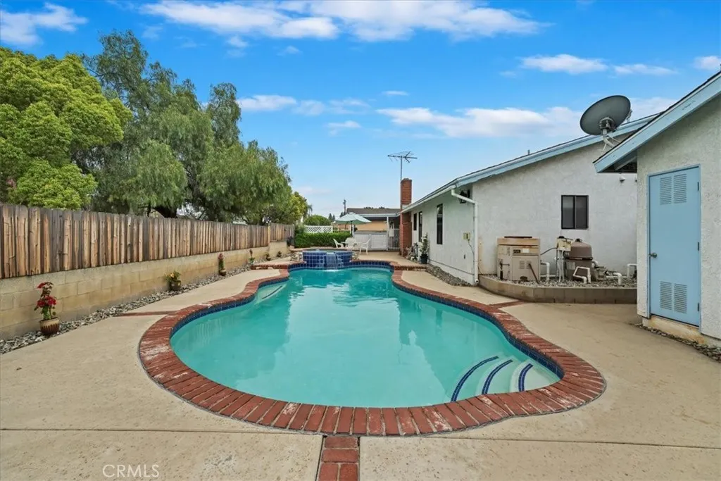 4423 N Sunflower Avenue