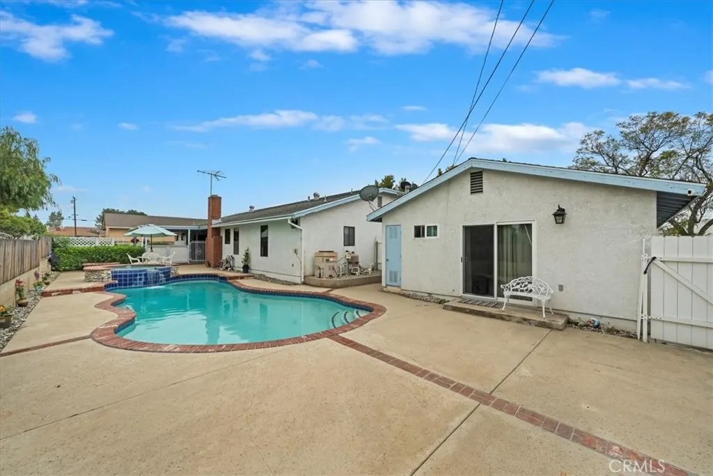 4423 N Sunflower Avenue