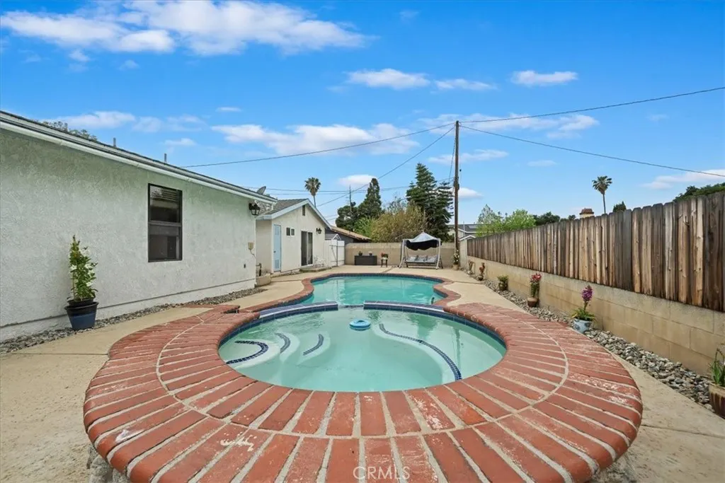 4423 N Sunflower Avenue