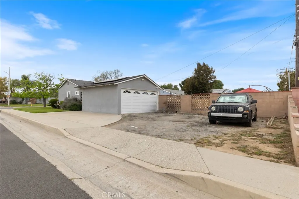 1801 W Mossberg Avenue