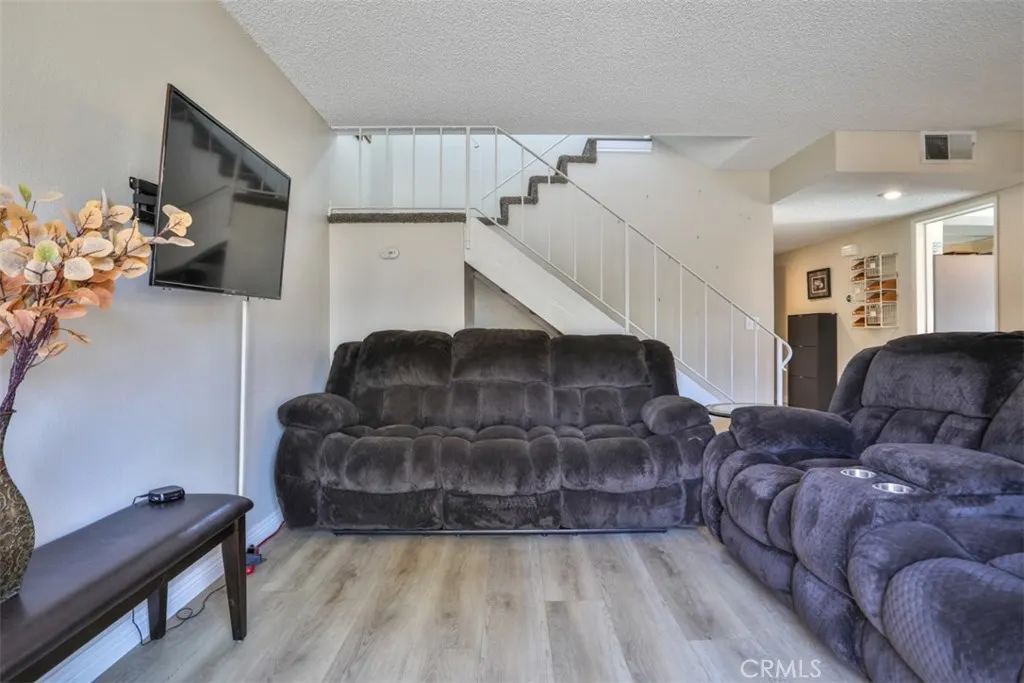 137 Oak Forest Circle