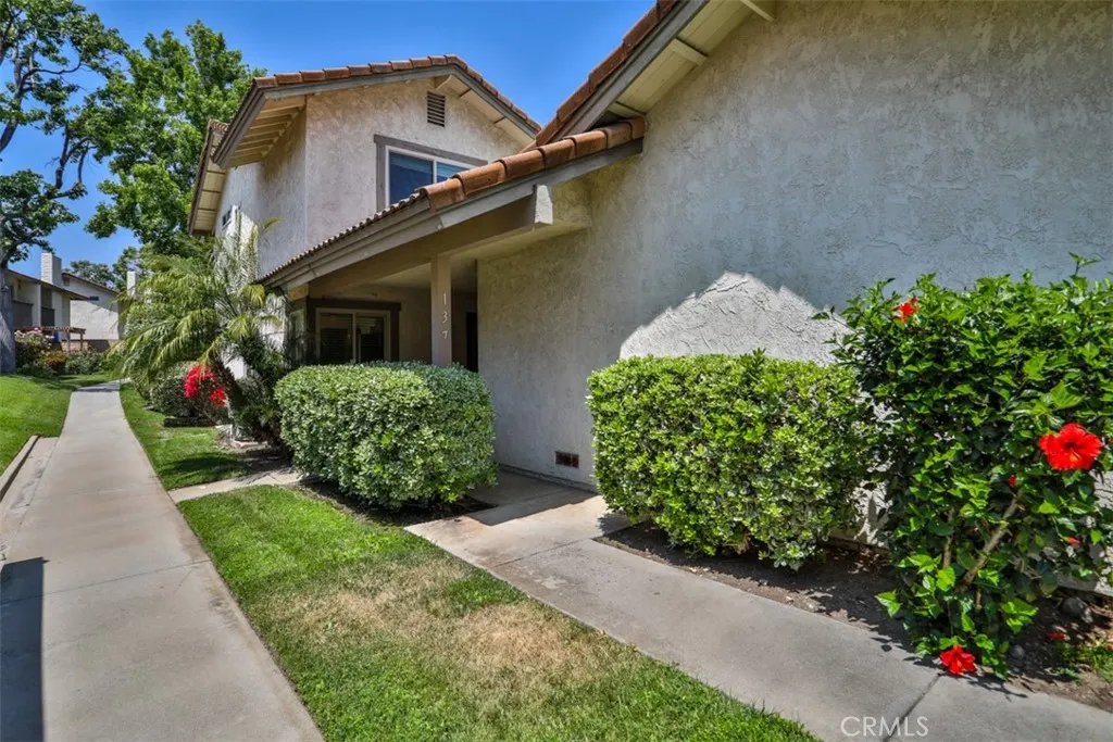 137 Oak Forest Circle