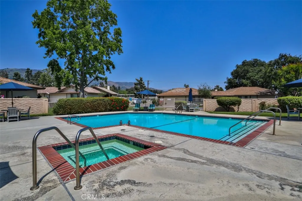 137 Oak Forest Circle