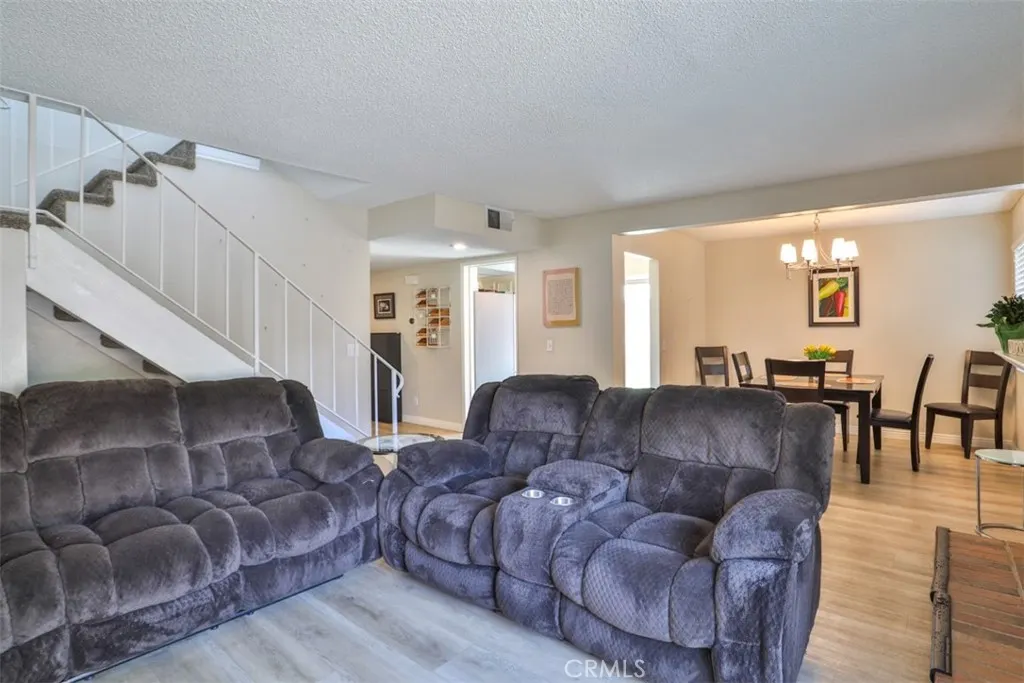137 Oak Forest Circle