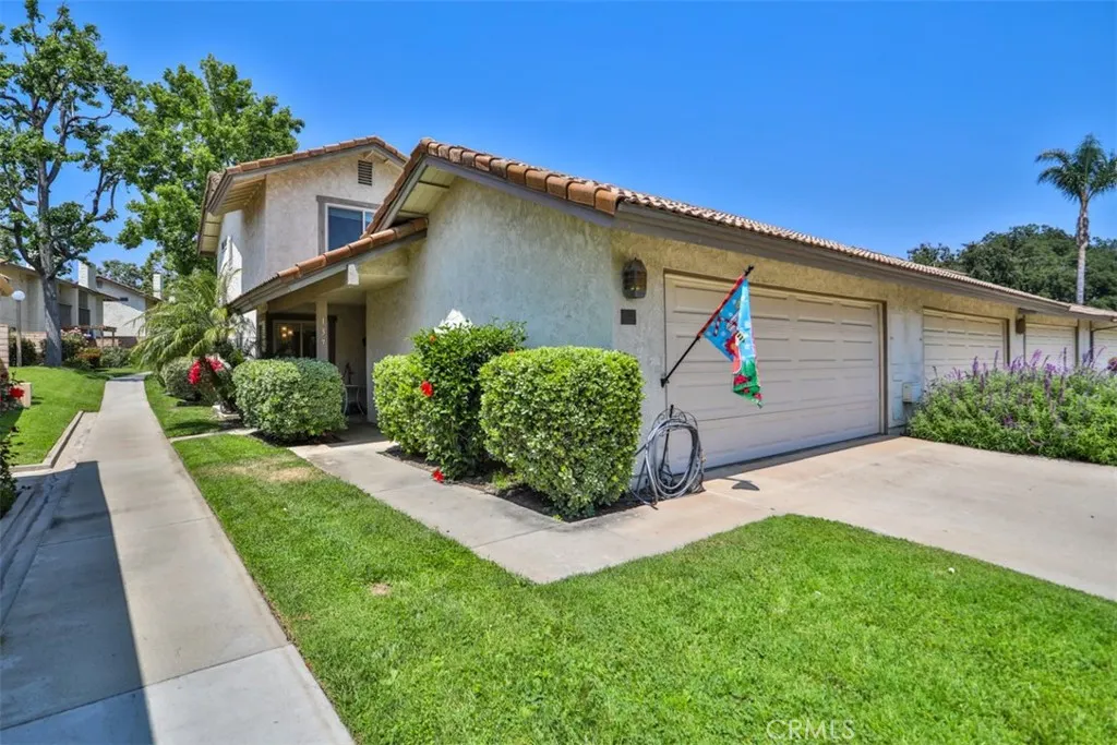 137 Oak Forest Circle