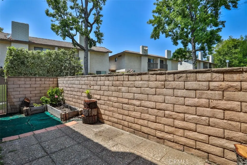 137 Oak Forest Circle