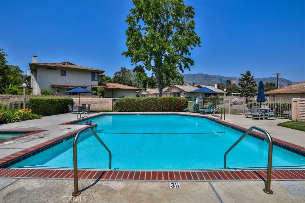 137 Oak Forest Circle