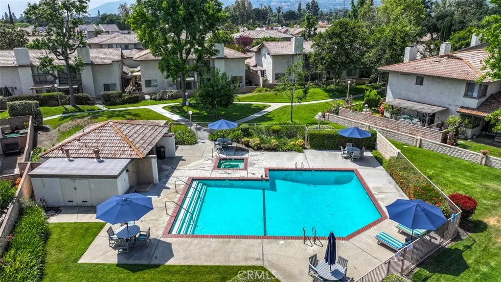 137 Oak Forest Circle