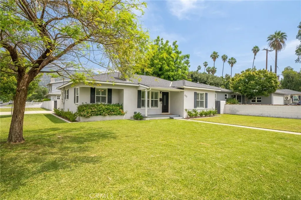 323 W Bennett Avenue