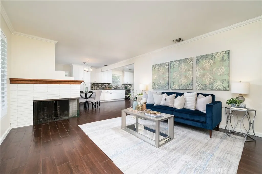 323 W Bennett Avenue