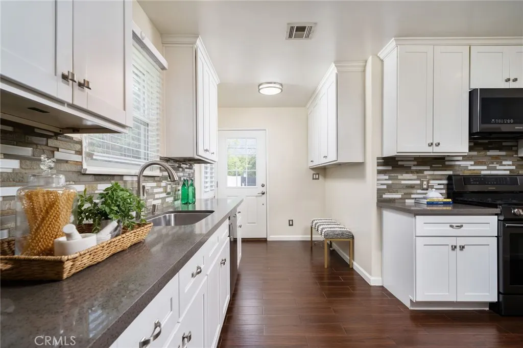 323 W Bennett Avenue