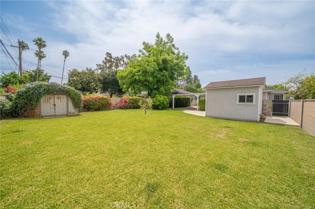 323 W Bennett Avenue
