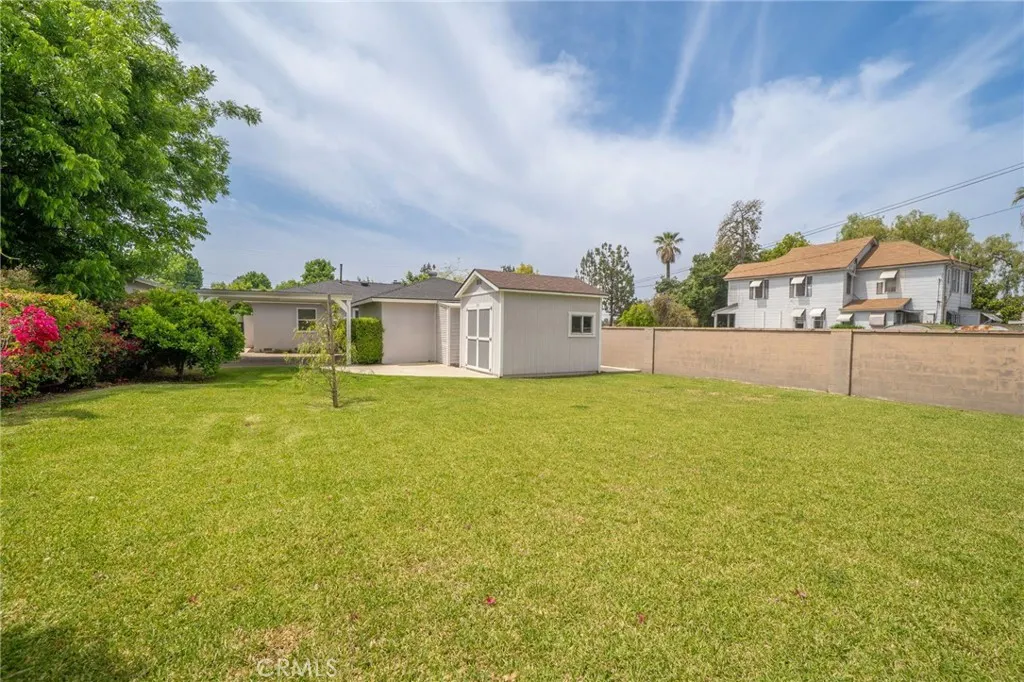 323 W Bennett Avenue