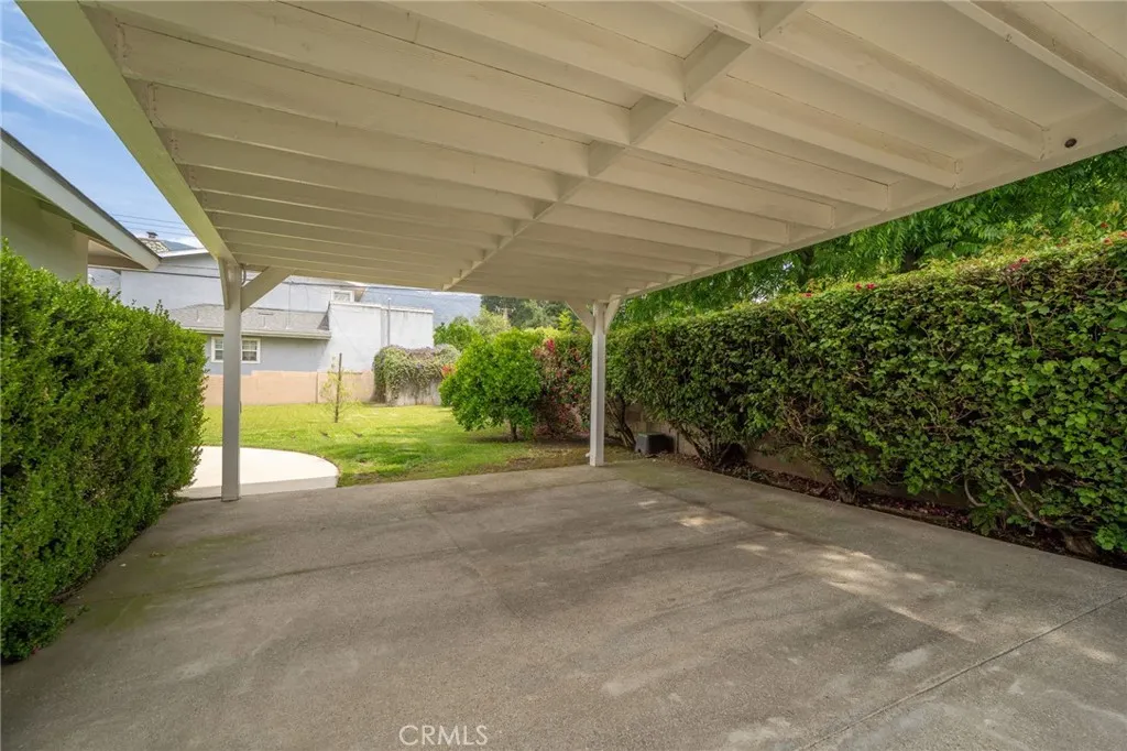 323 W Bennett Avenue