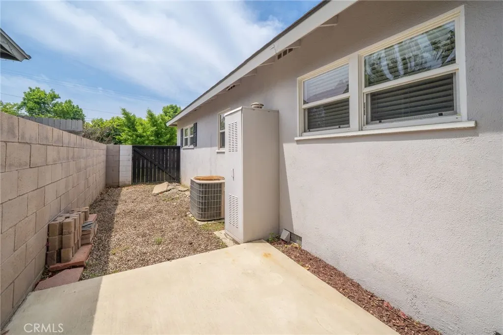 323 W Bennett Avenue