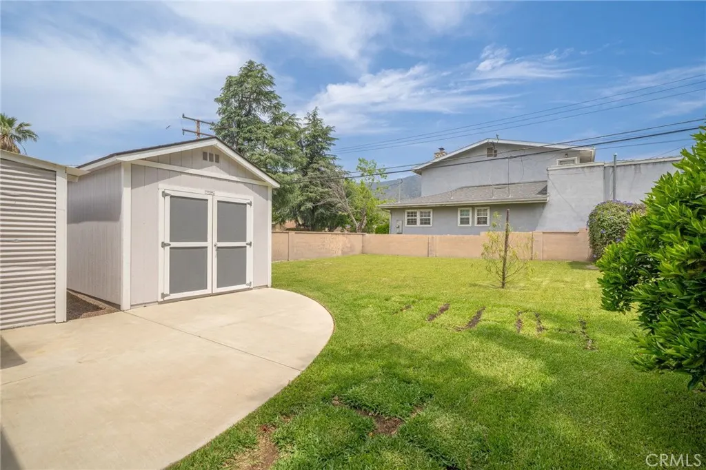 323 W Bennett Avenue