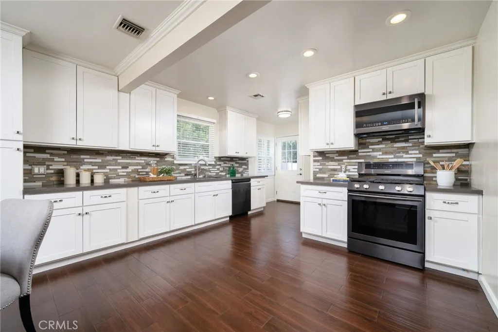 323 W Bennett Avenue