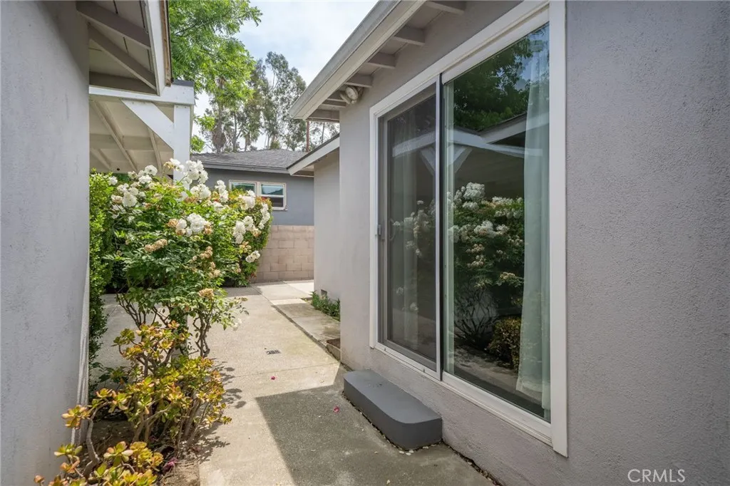 323 W Bennett Avenue
