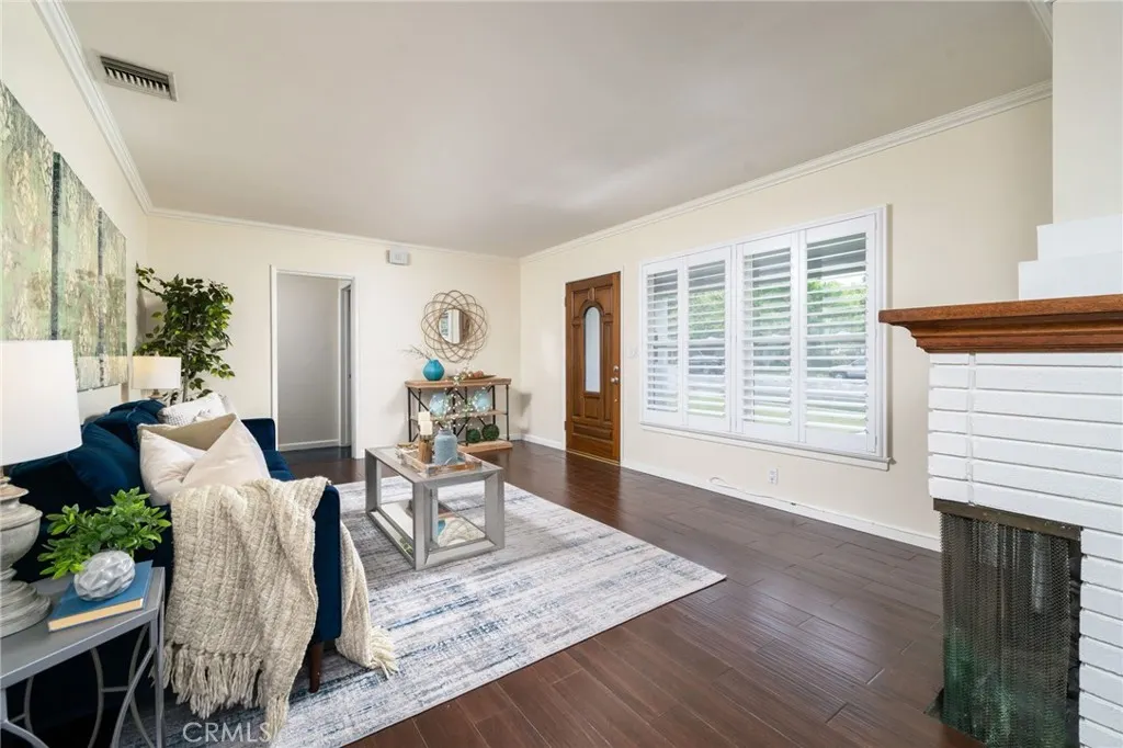 323 W Bennett Avenue