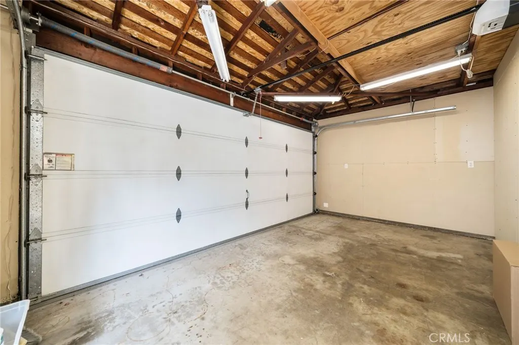 323 W Bennett Avenue