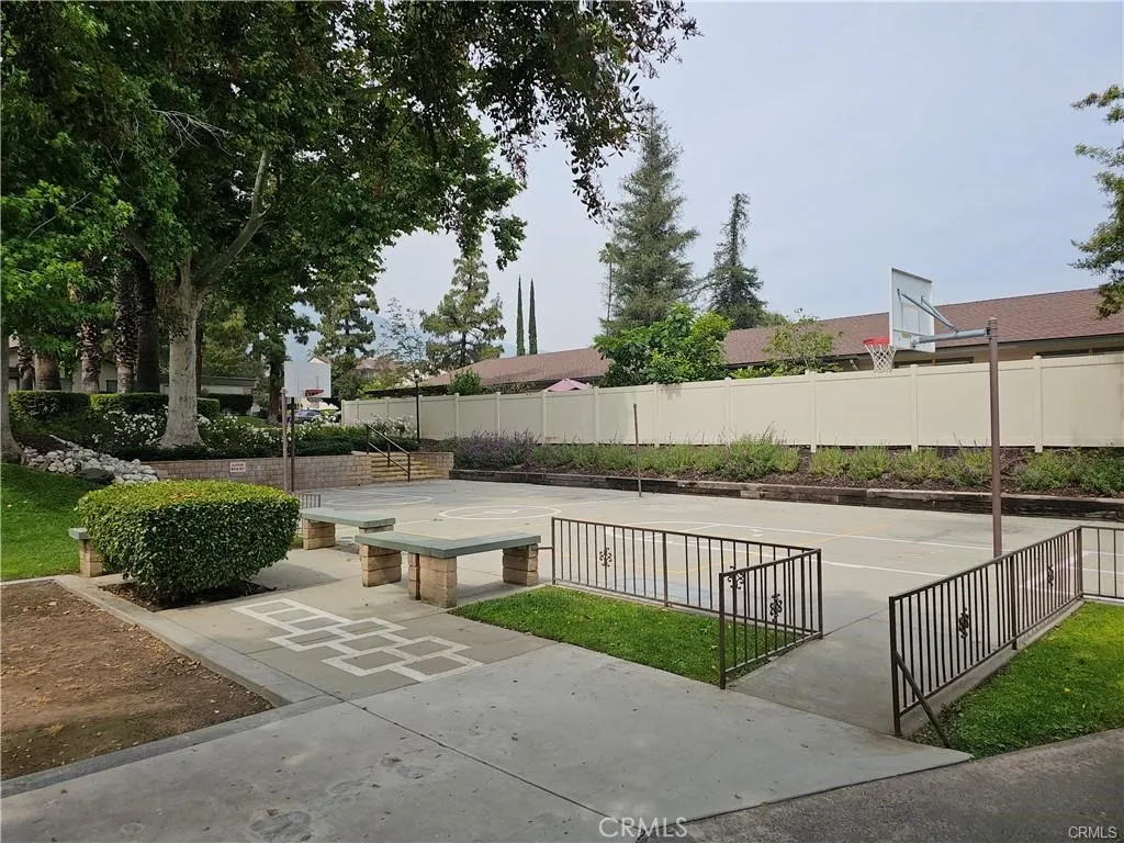 806 E Laurel Oak Drive
