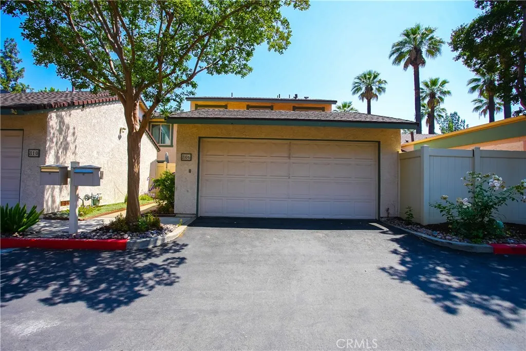 806 E Laurel Oak Drive