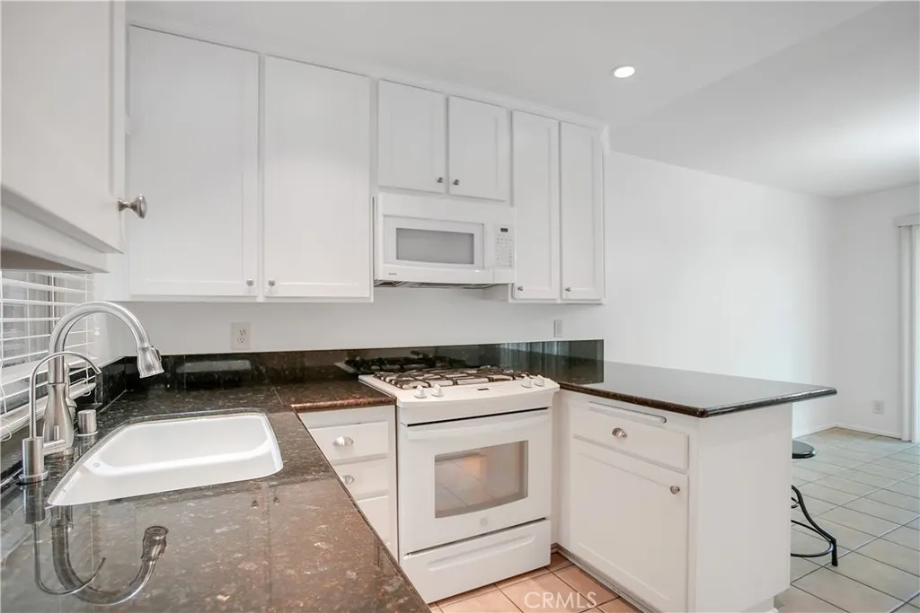 806 E Laurel Oak Drive