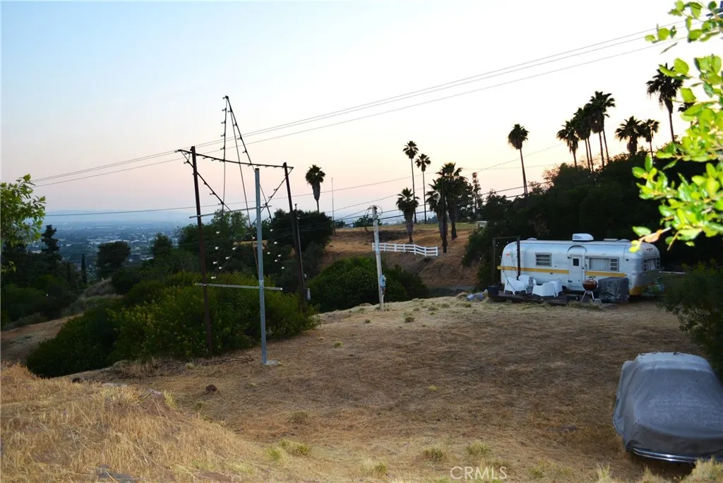 946 N Glendora Ave