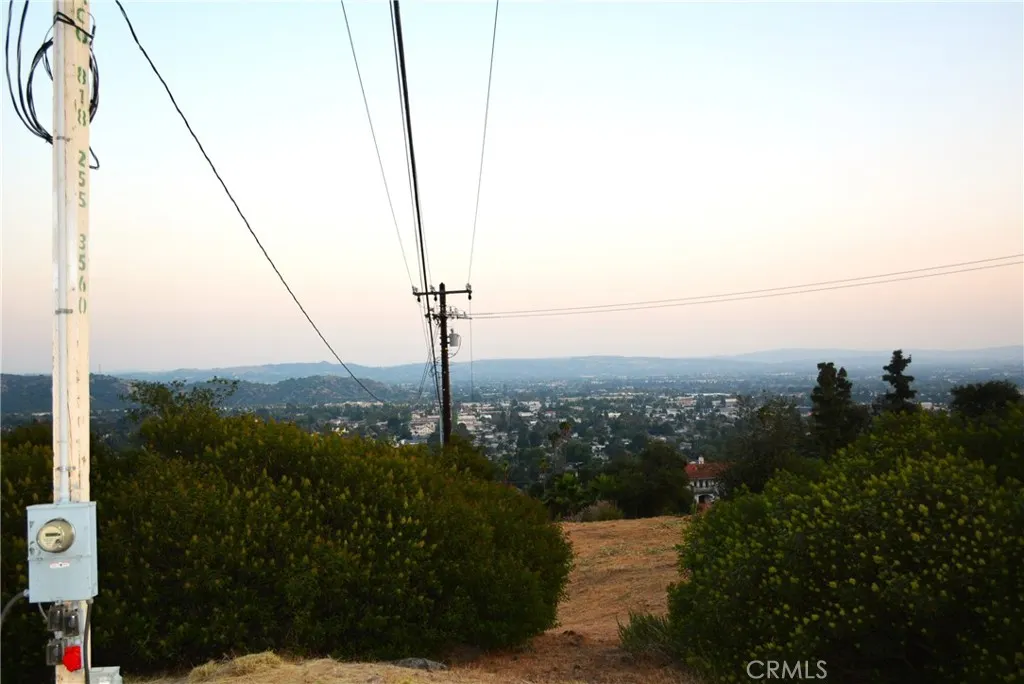 946 N Glendora Ave