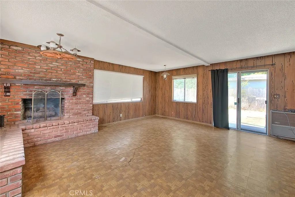 833 W Orangepath Street