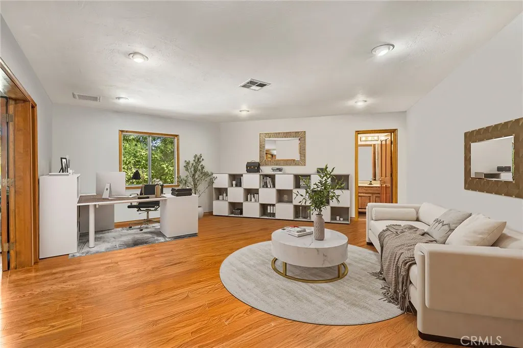1146 Sandhurst Lane