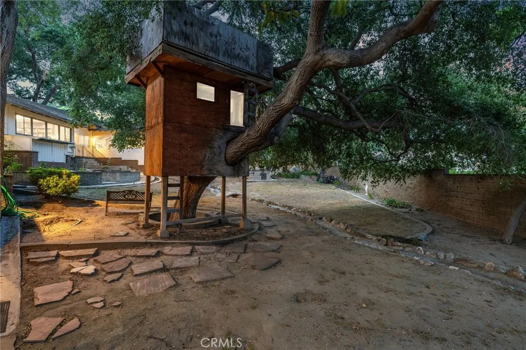 1146 Sandhurst Lane