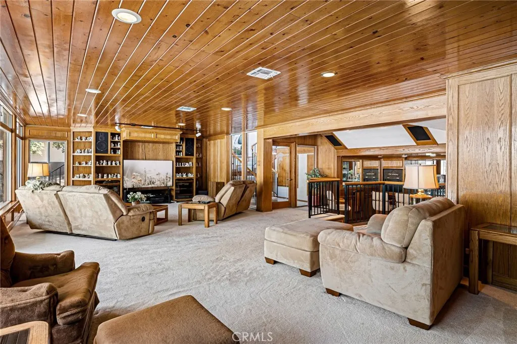 1146 Sandhurst Lane