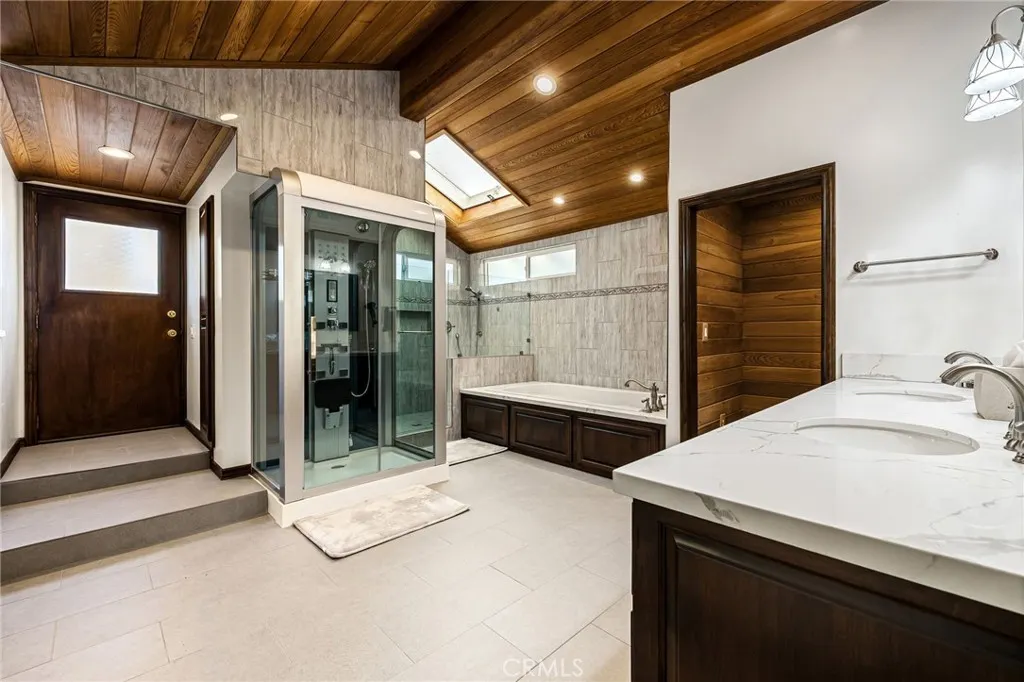 1146 Sandhurst Lane
