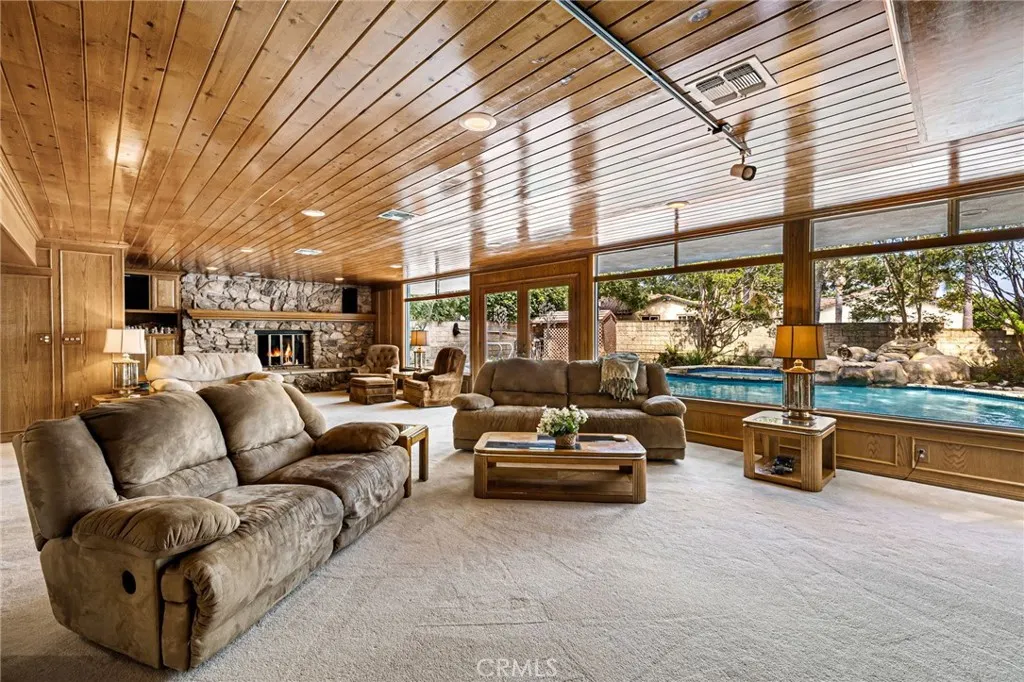 1146 Sandhurst Lane