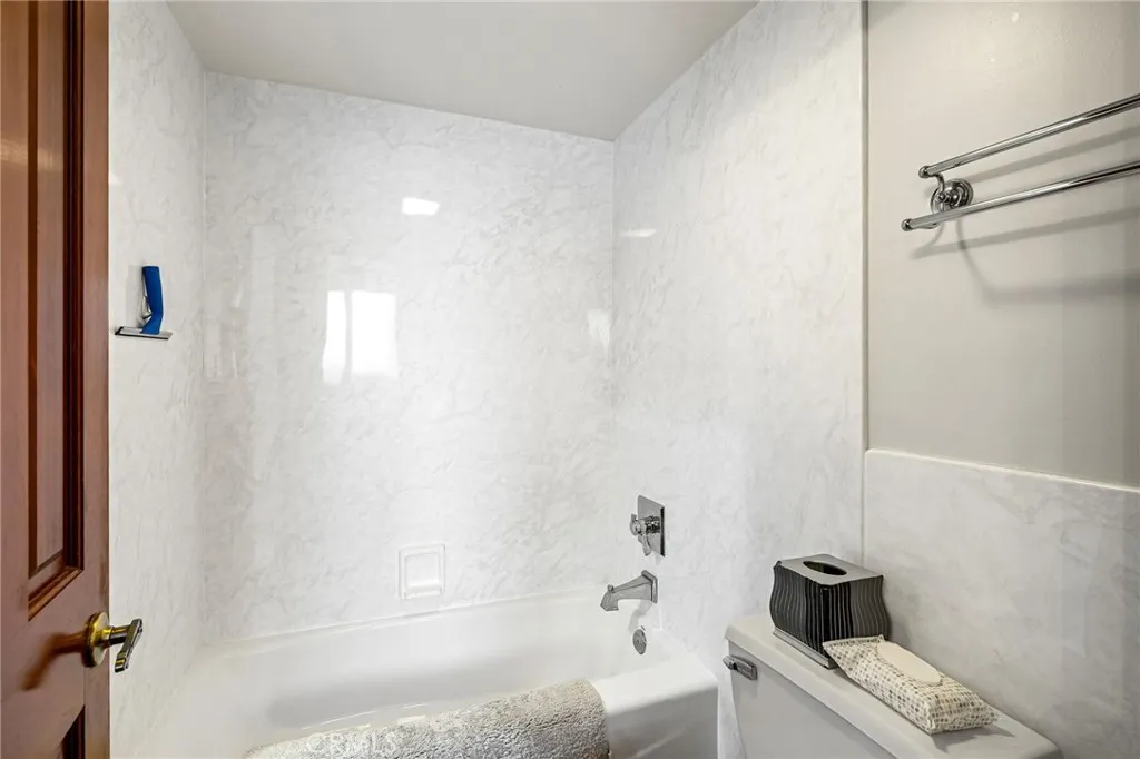 1146 Sandhurst Lane