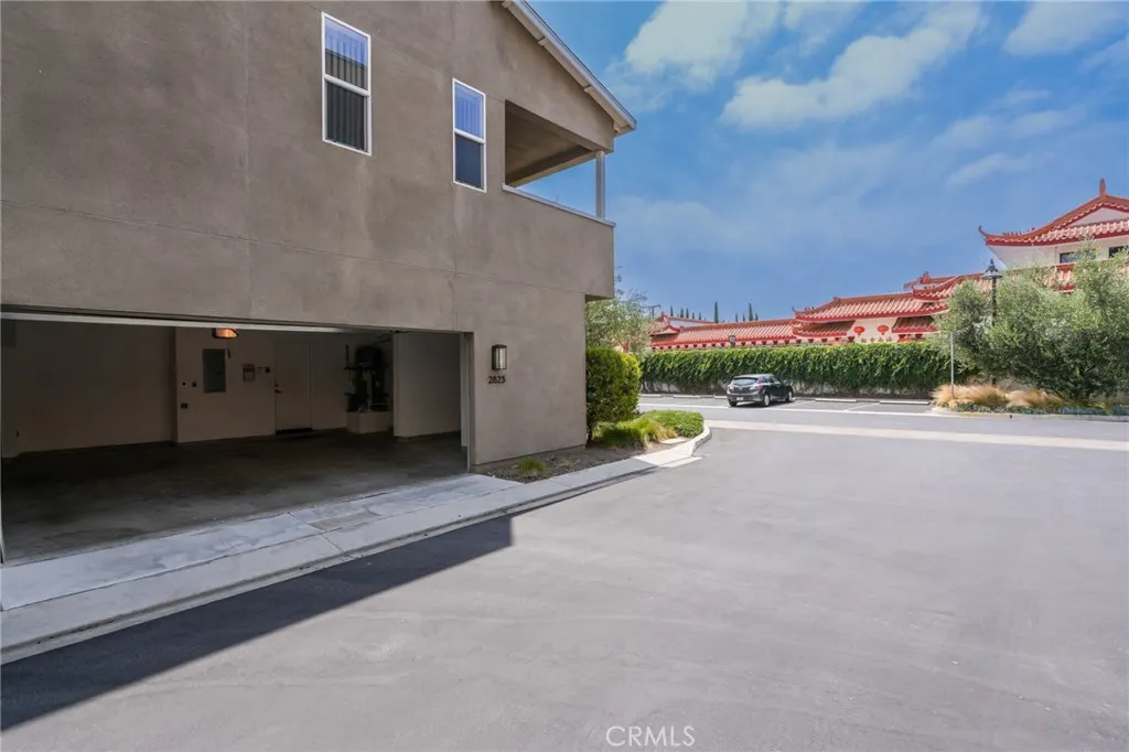 2823 Lily Lane