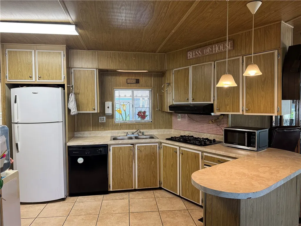 2755 Arrow Highway, #28