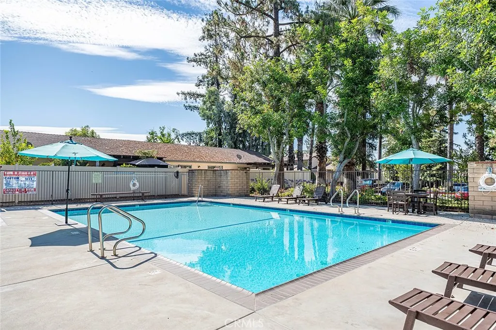 834 E Pepper Tree Drive
