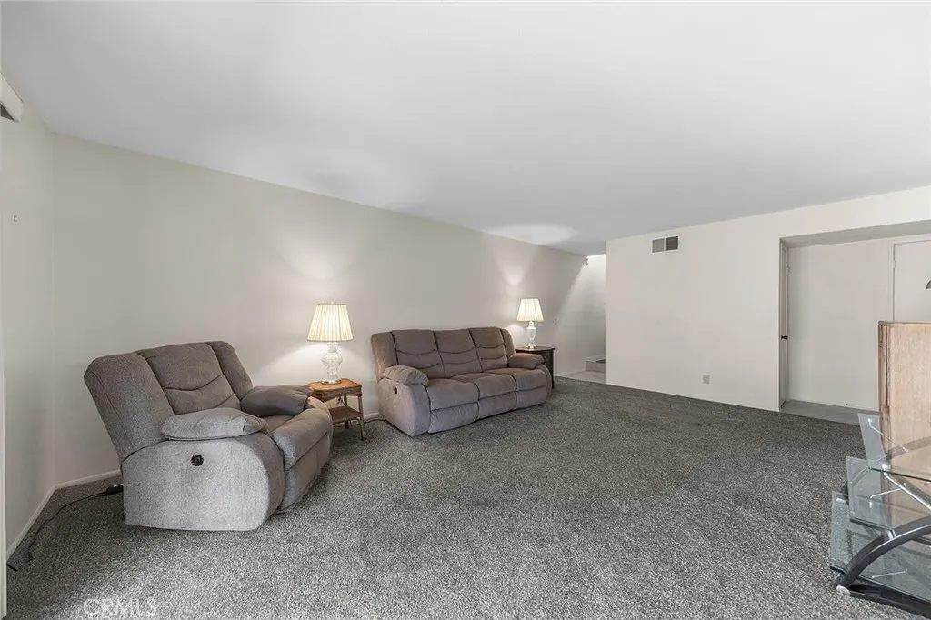 834 E Pepper Tree Drive
