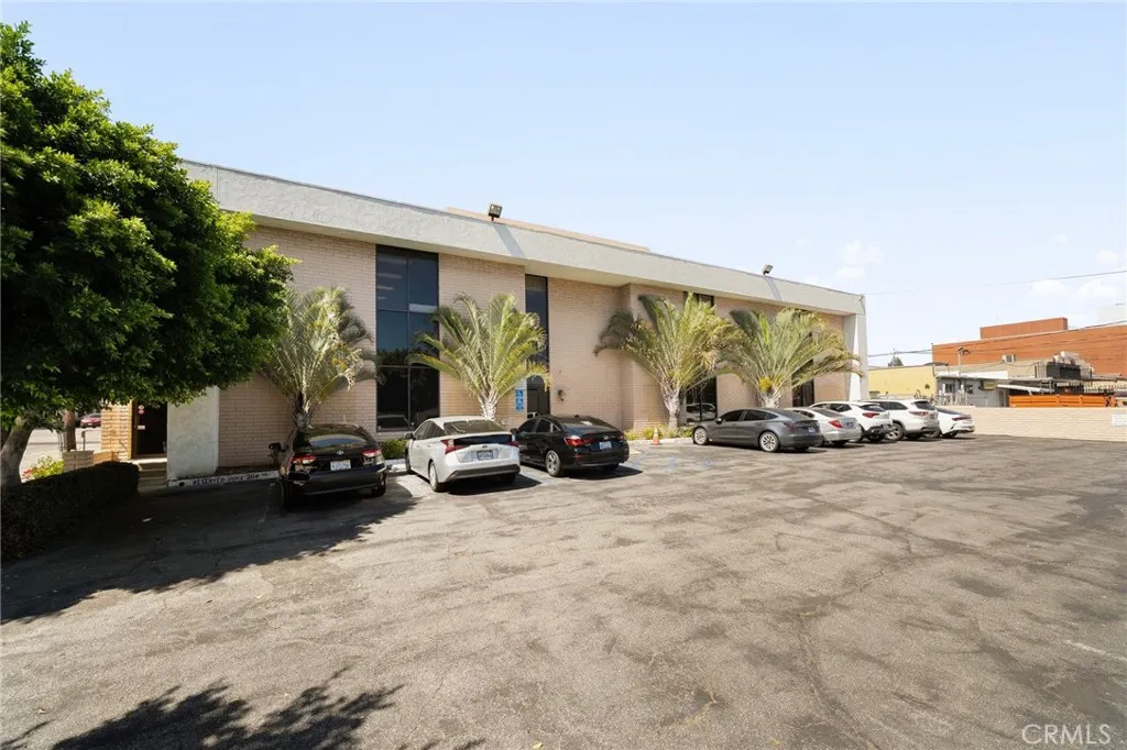 100 S Citrus Avenue