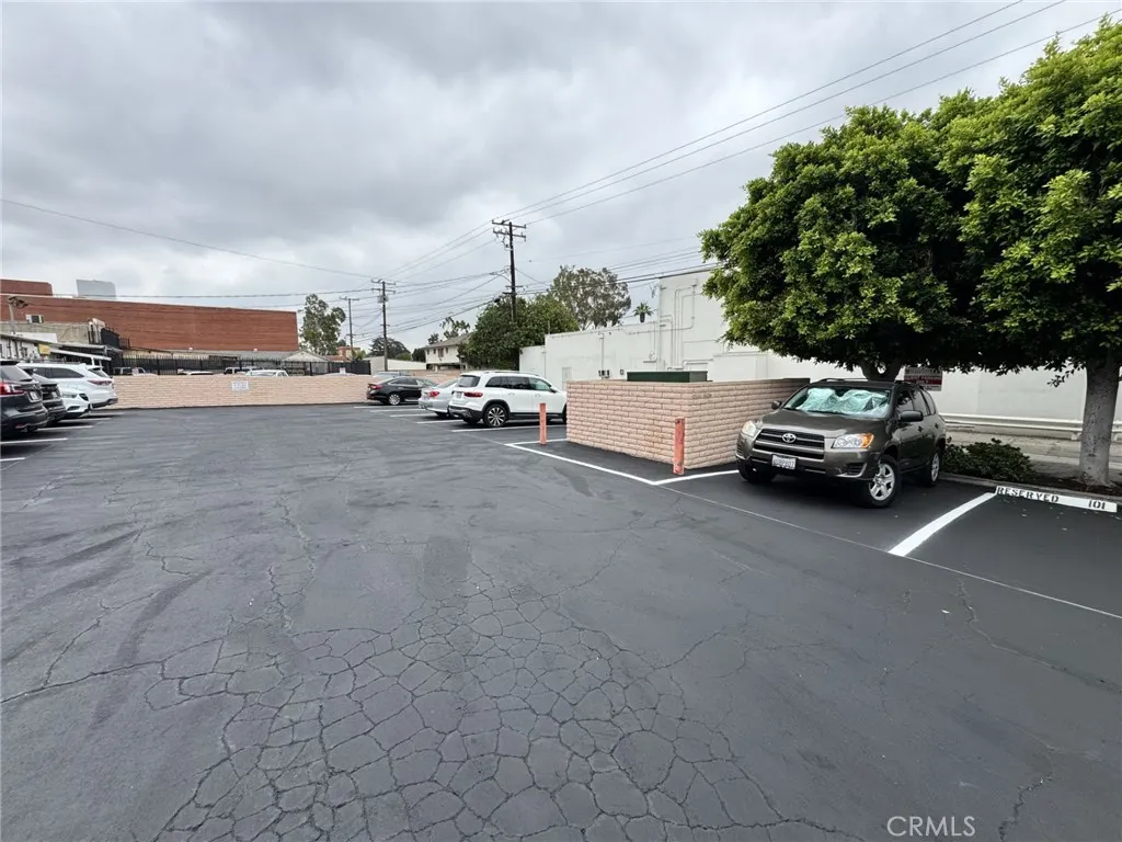 100 S Citrus Avenue