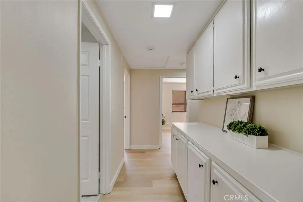 5697 Los Robles