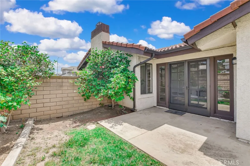 5697 Los Robles