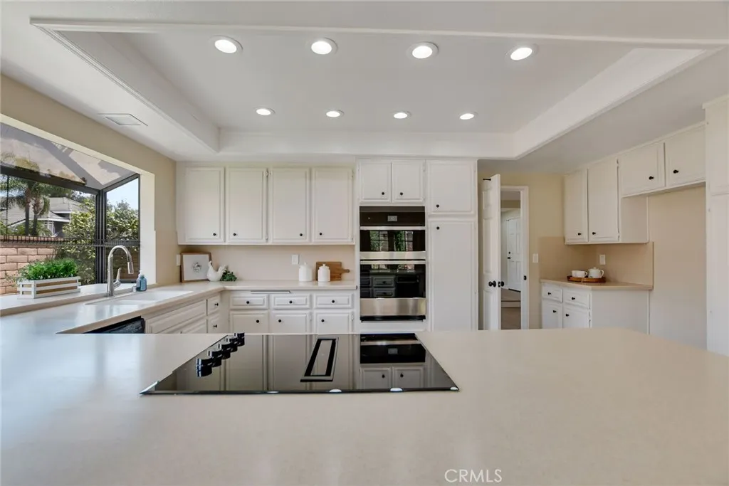 5697 Los Robles