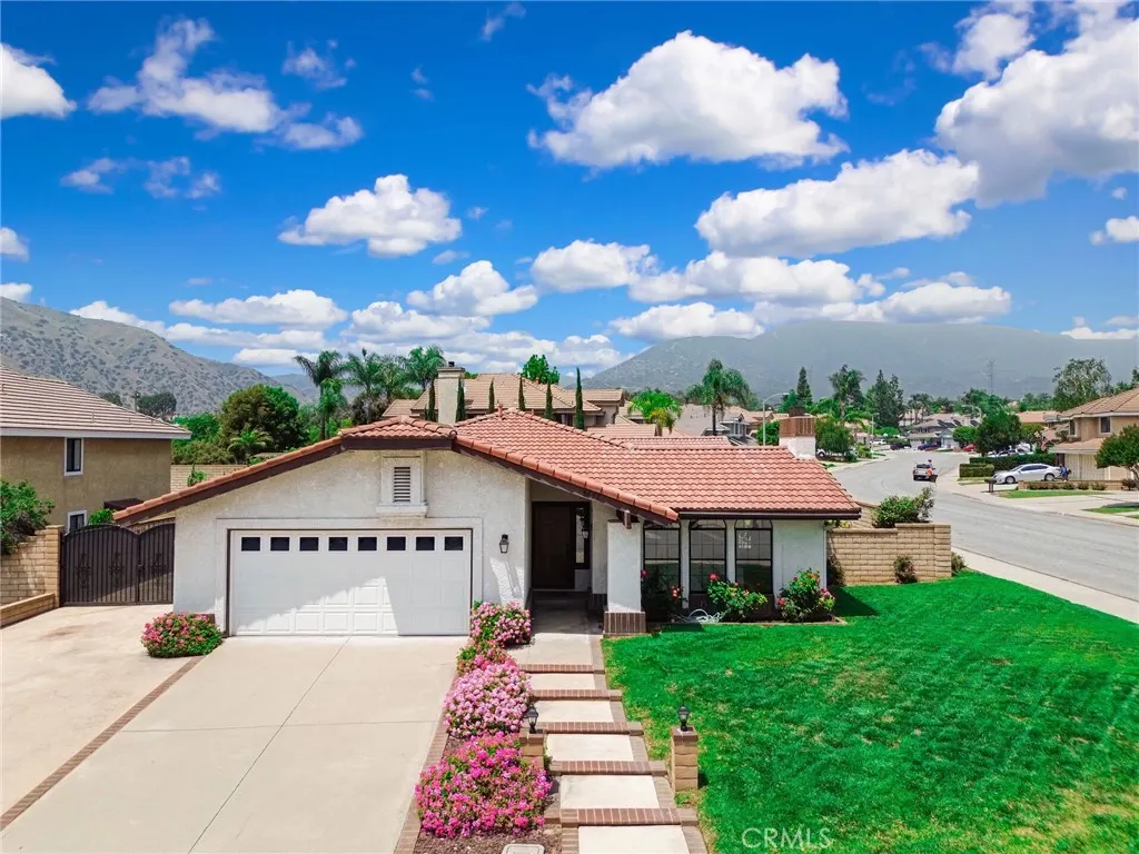 5697 Los Robles