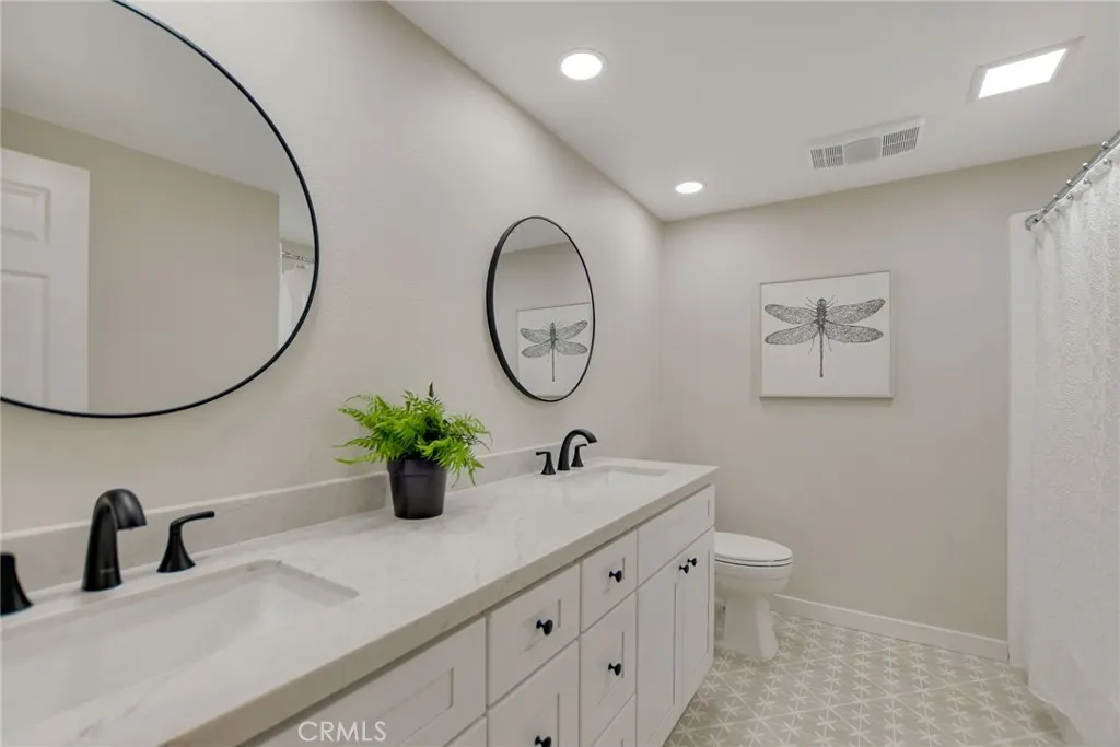 5697 Los Robles