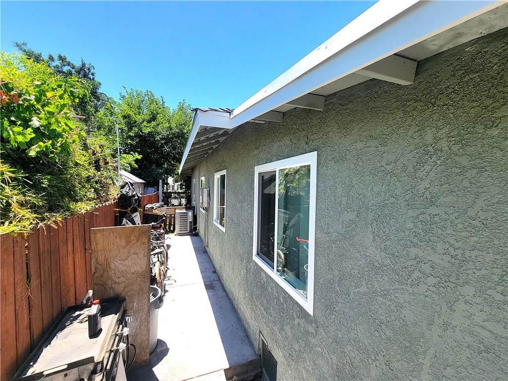 1265 W Mission Boulevard