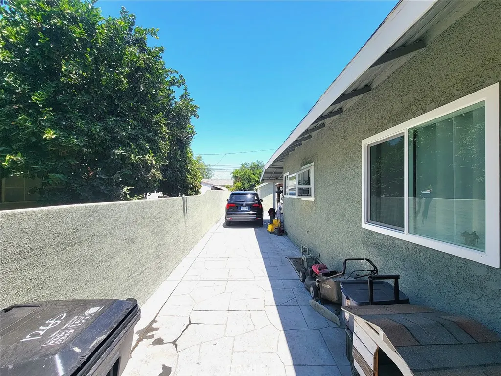1265 W Mission Boulevard
