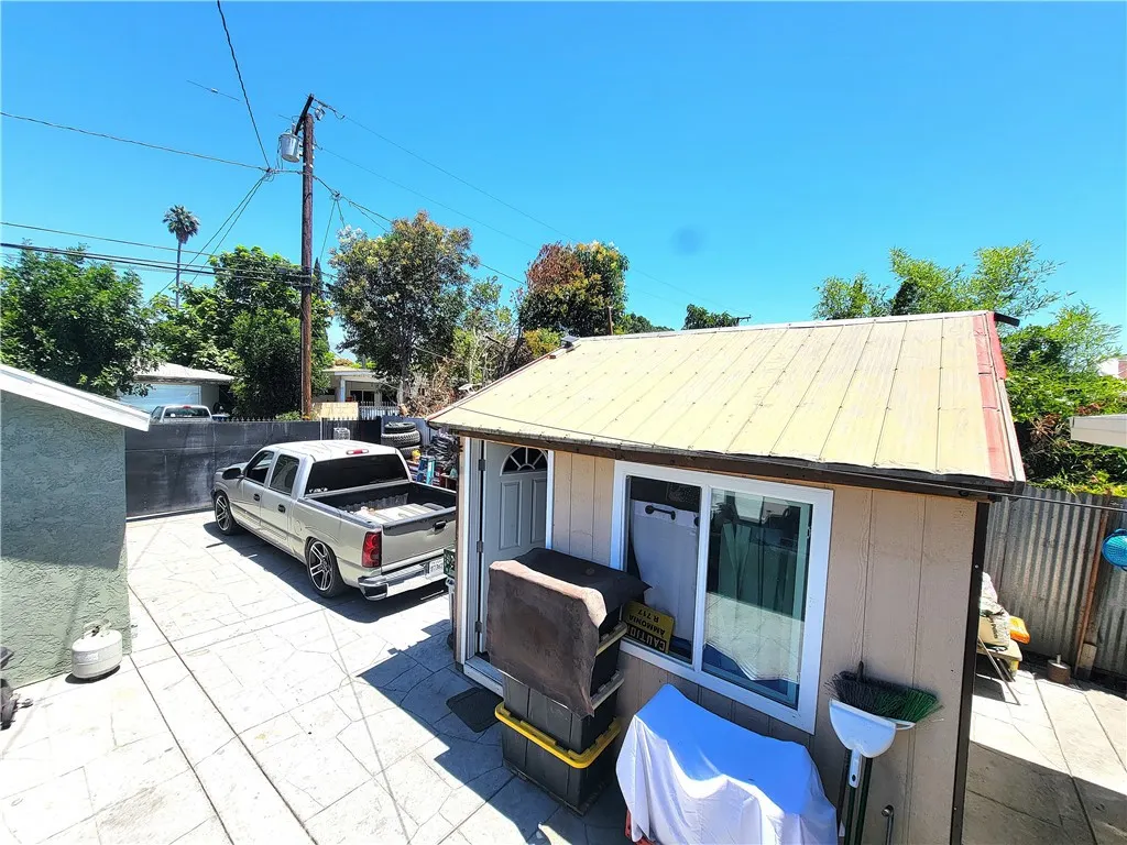 1265 W Mission Boulevard